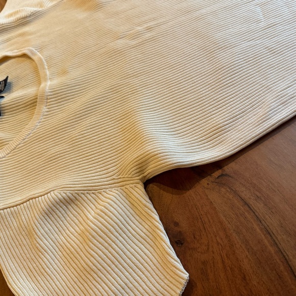 Hechter Ribbed Crop Top - Picture 8 of 8